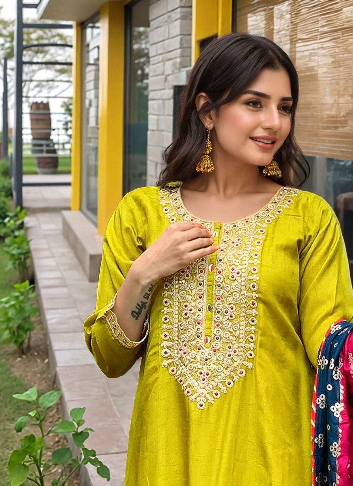 Super Hit RomanSilk Fabric beautiful Kurta Set. - Multi - image_04_6a9062dd9677.jpg